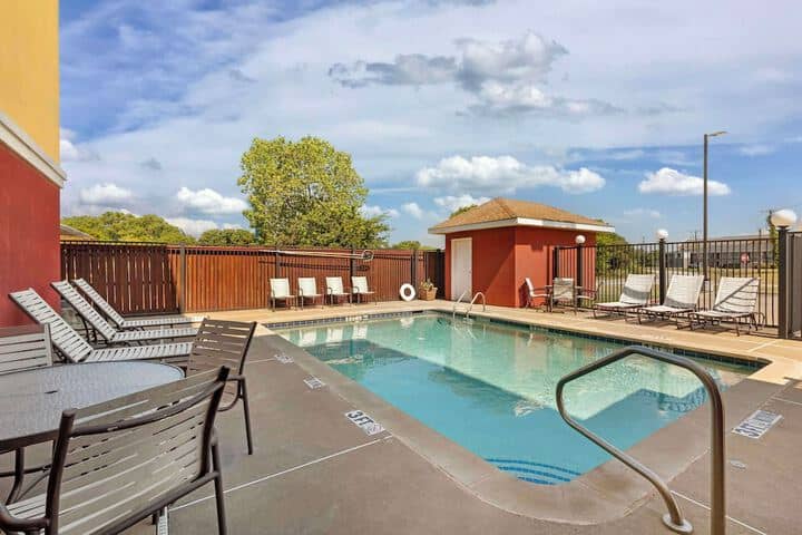 Pool 30 of 40