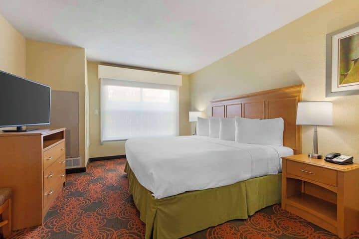 Room 17 of 40
