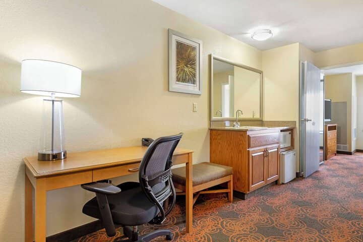 Room 16 of 40