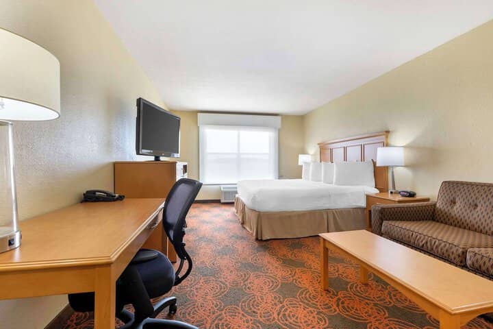 Room 5 of 40