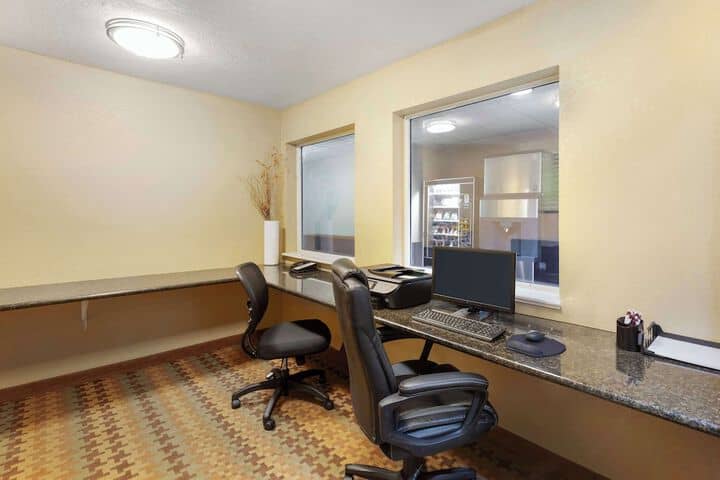 Business Center 39 of 40