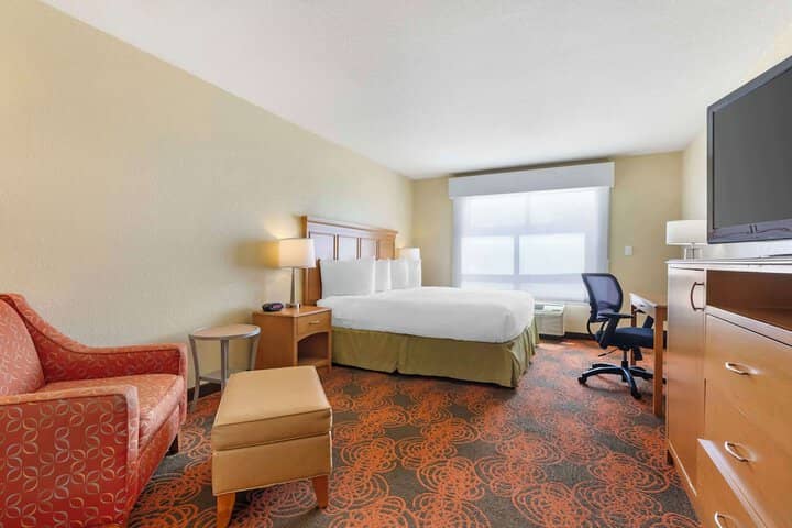 Room 8 of 40
