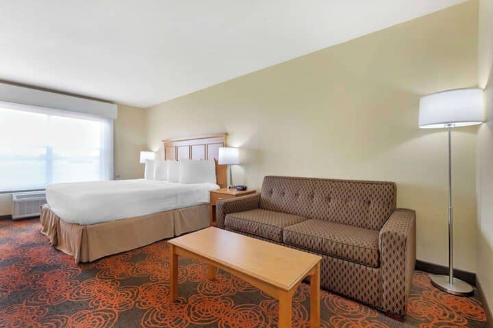 Room 9 of 40